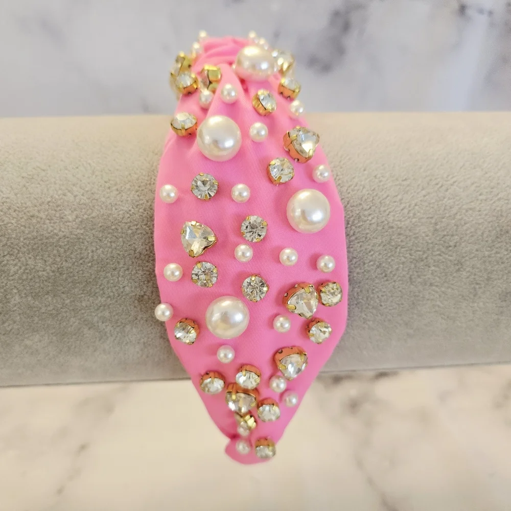 LELE SADOUGHI X STONEY CLOVER BUBBLEGUM PEARL & CRYSTAL HEARTS KNOTTED HEADBAND